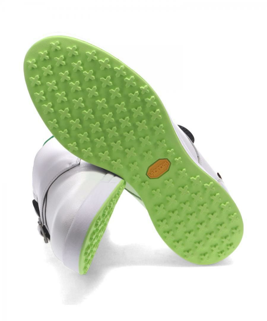 フープレイのシューズ