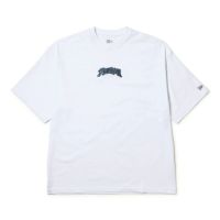 ニューエラのTシャツ