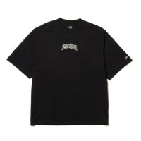 ニューエラのTシャツ