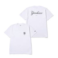 ニューエラのTシャツ