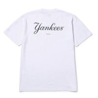 ニューエラのTシャツ