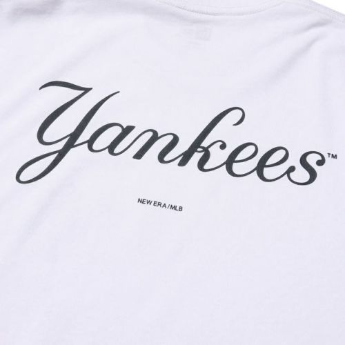 ニューエラのTシャツ