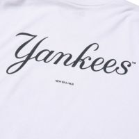 ニューエラのTシャツ