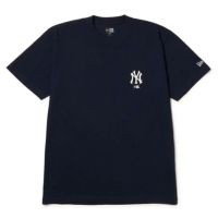 ニューエラのTシャツ