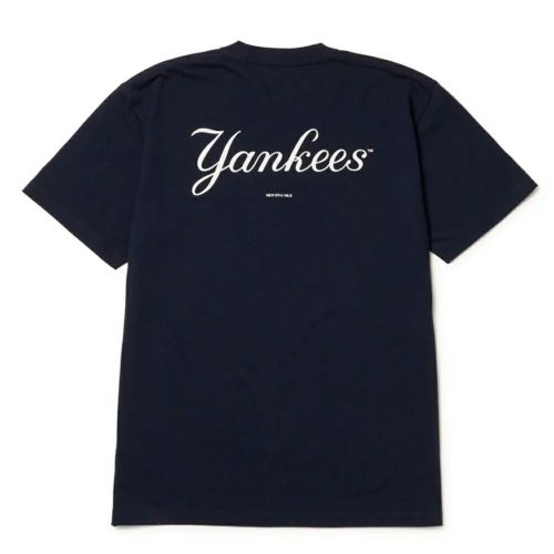 ニューエラのTシャツ