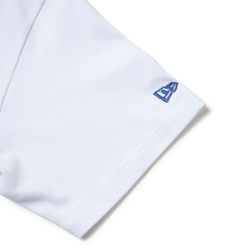 ニューエラのTシャツ