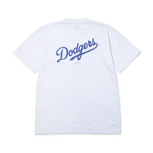 ニューエラのTシャツ
