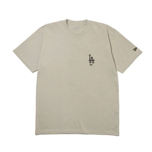 ニューエラのTシャツ