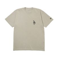 ニューエラのTシャツ