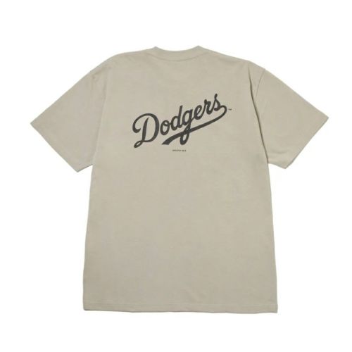 ニューエラのTシャツ