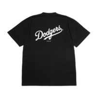 ニューエラのTシャツ