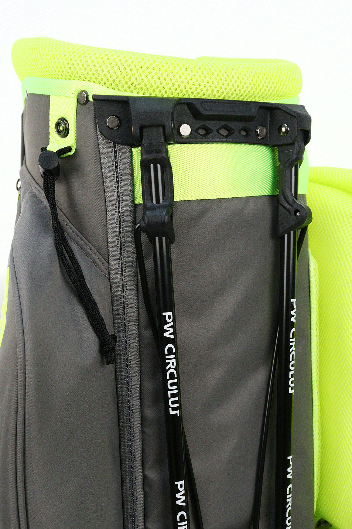 ピーダブリュサーキュラスのキャディバッグ