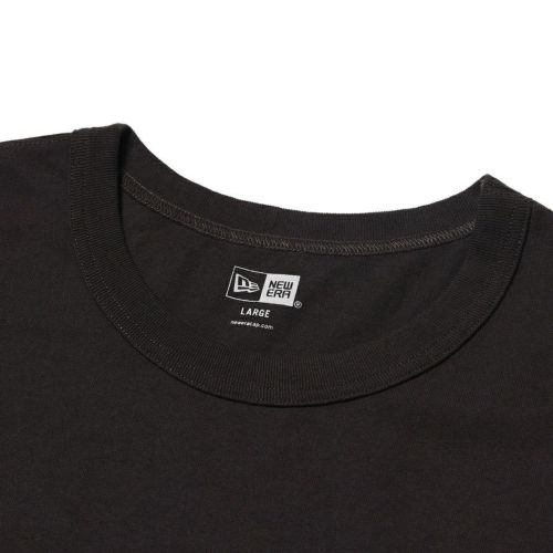ニューエラのTシャツ