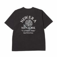 ニューエラのTシャツ