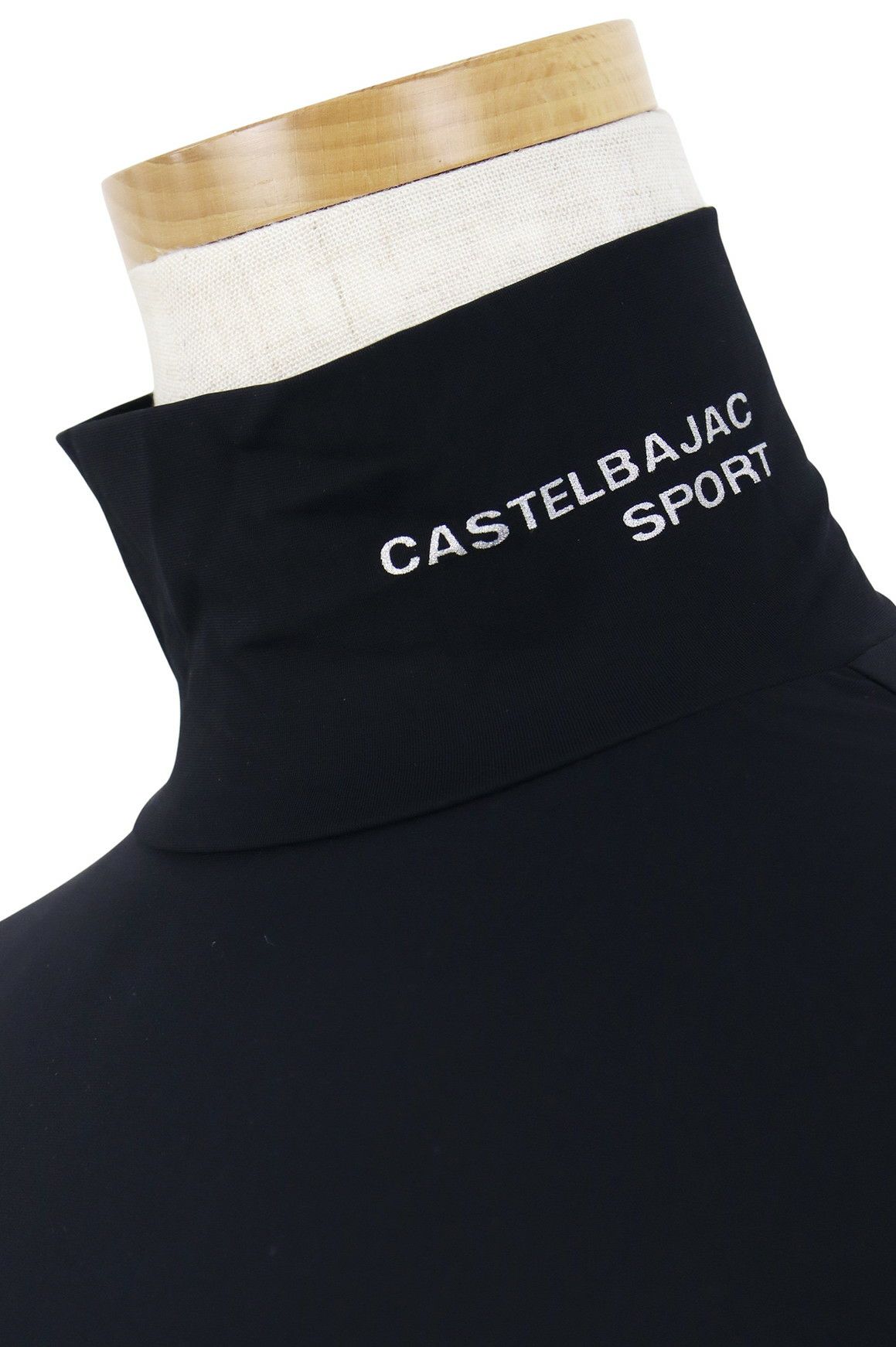 カステルバジャックのハイネックシャツ