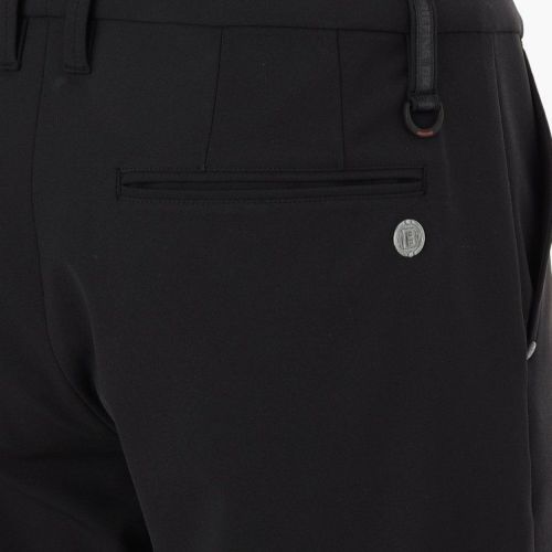 ブリーフィングのショートパンツ