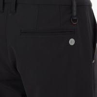 ブリーフィングのショートパンツ