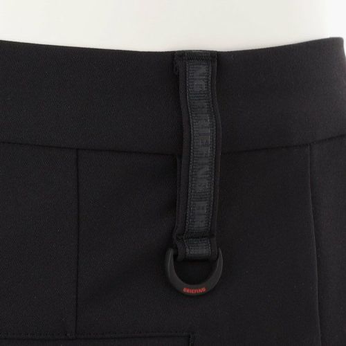 ブリーフィングのショートパンツ