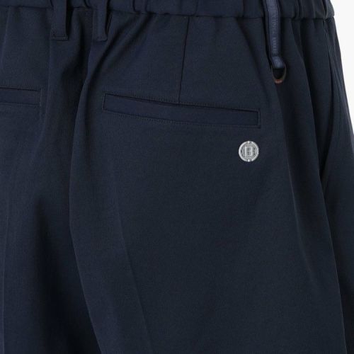 ブリーフィングのショートパンツ