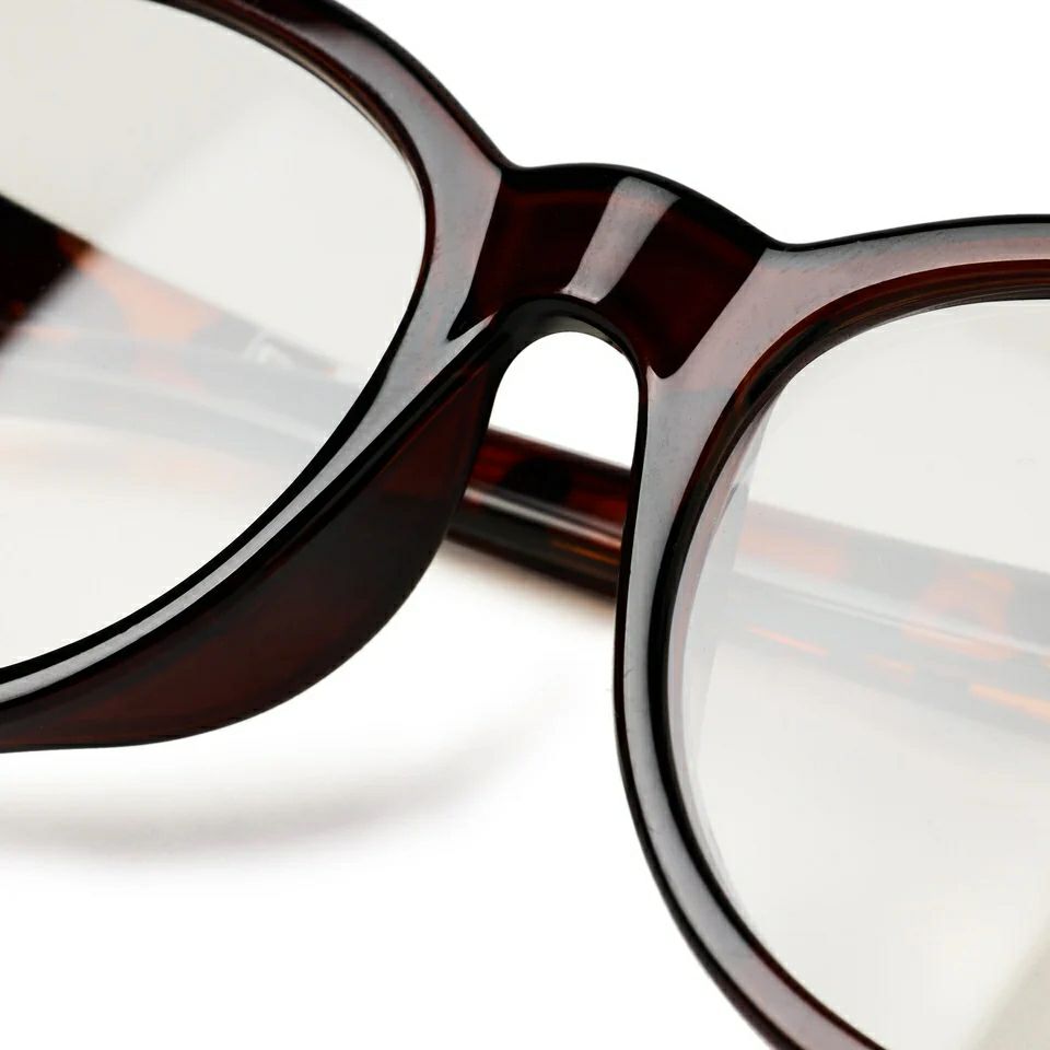 ニューエラのサングラス