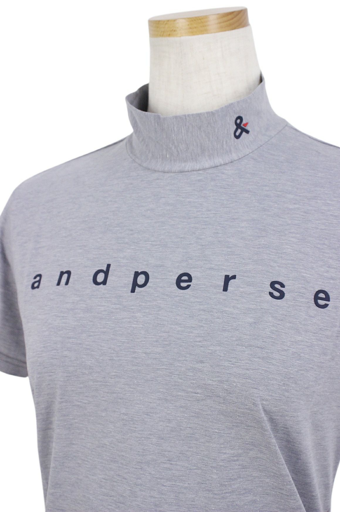 アンパスィのハイネックシャツ