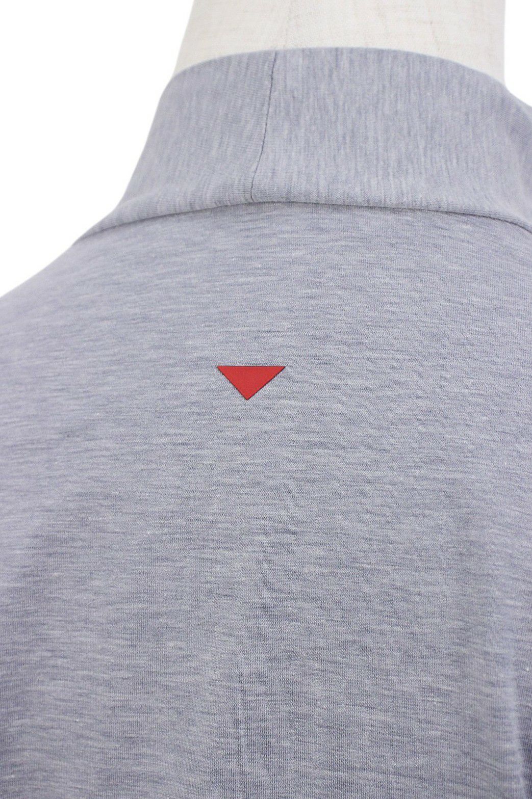 アンパスィのハイネックシャツ