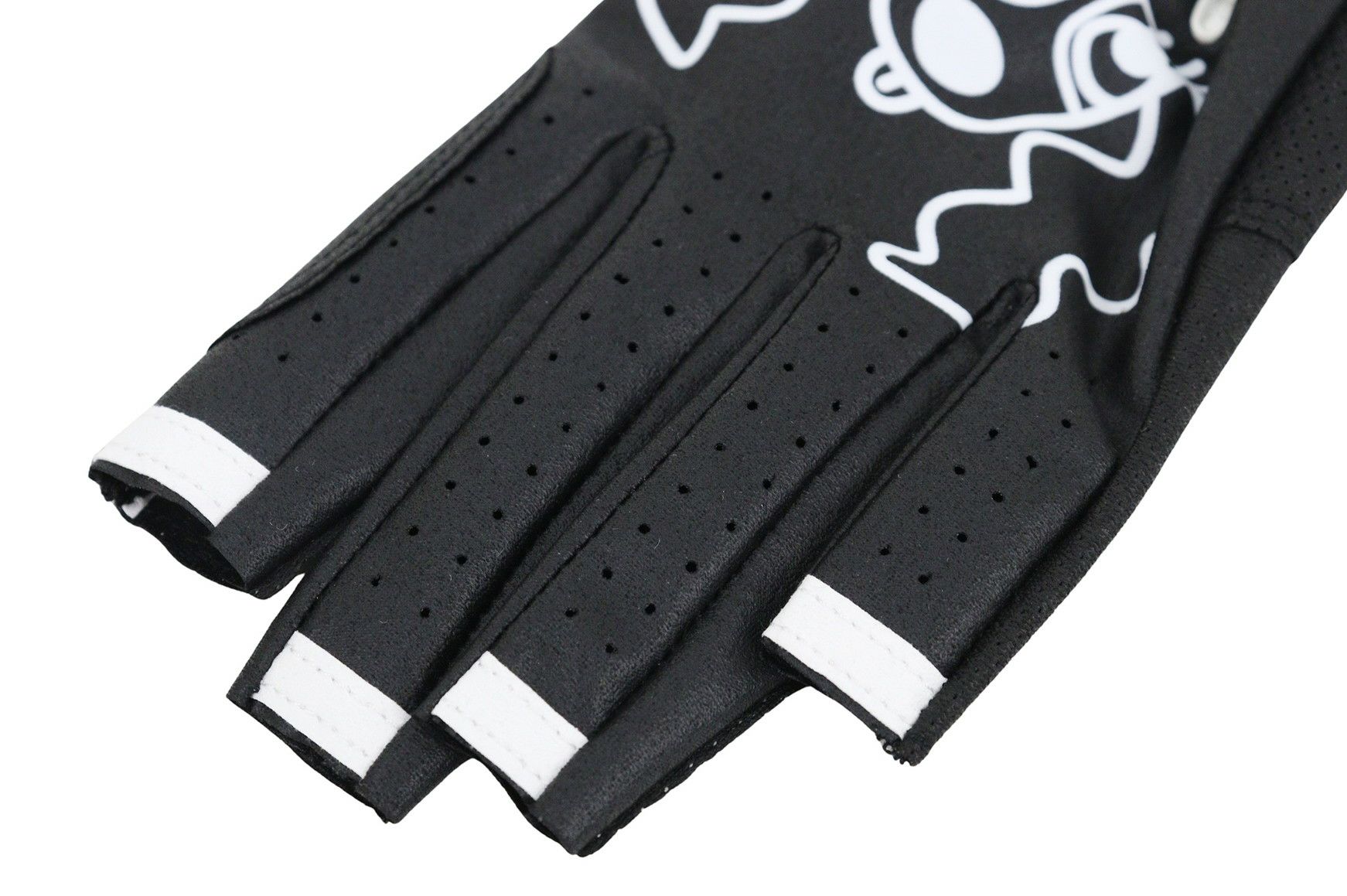 MUスポーツのグローブ