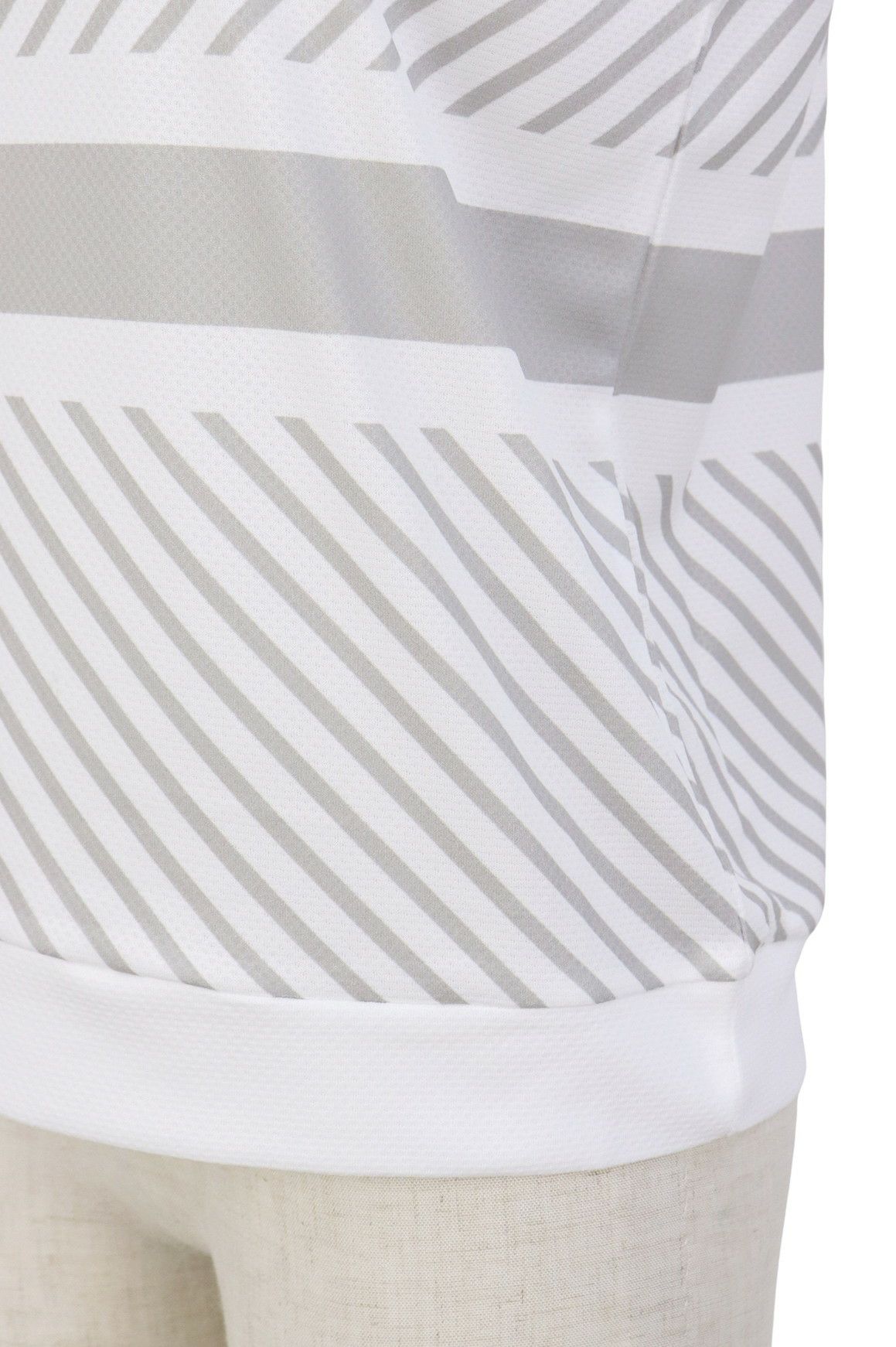 モナデルソルのハイネックシャツ