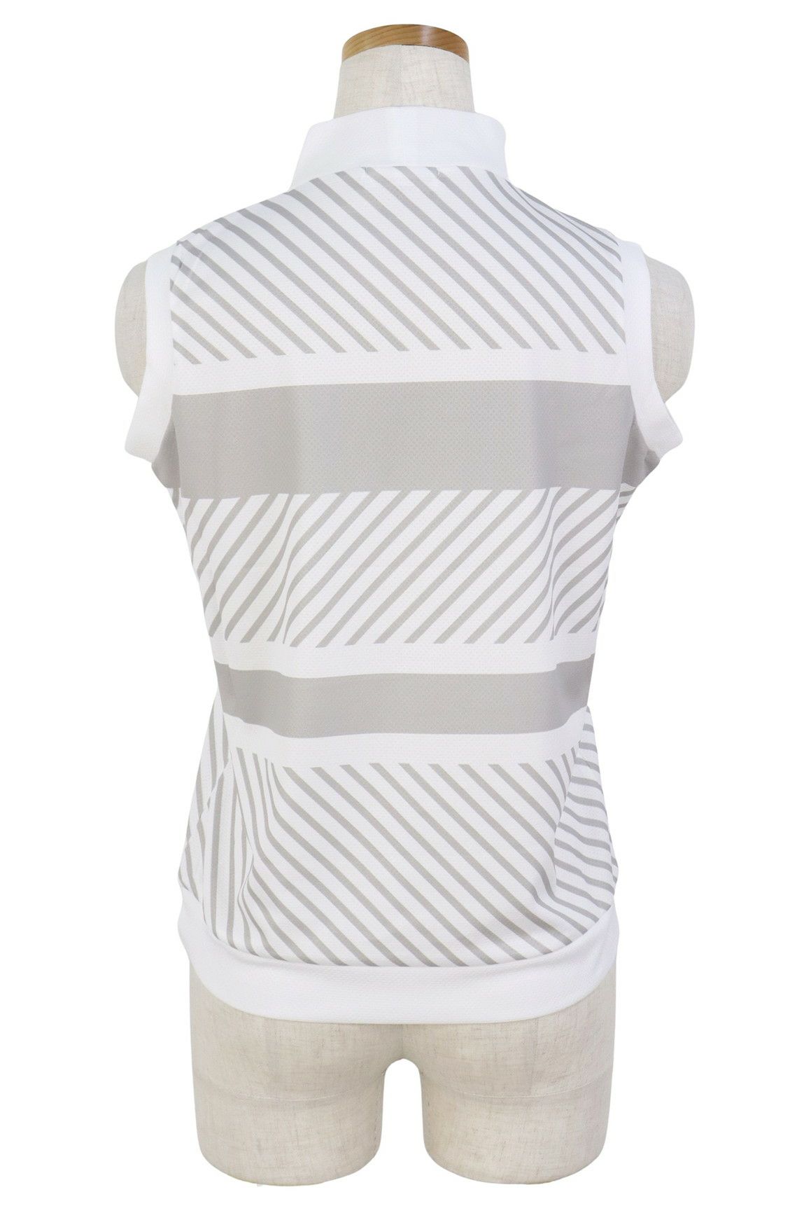 モナデルソルのハイネックシャツ