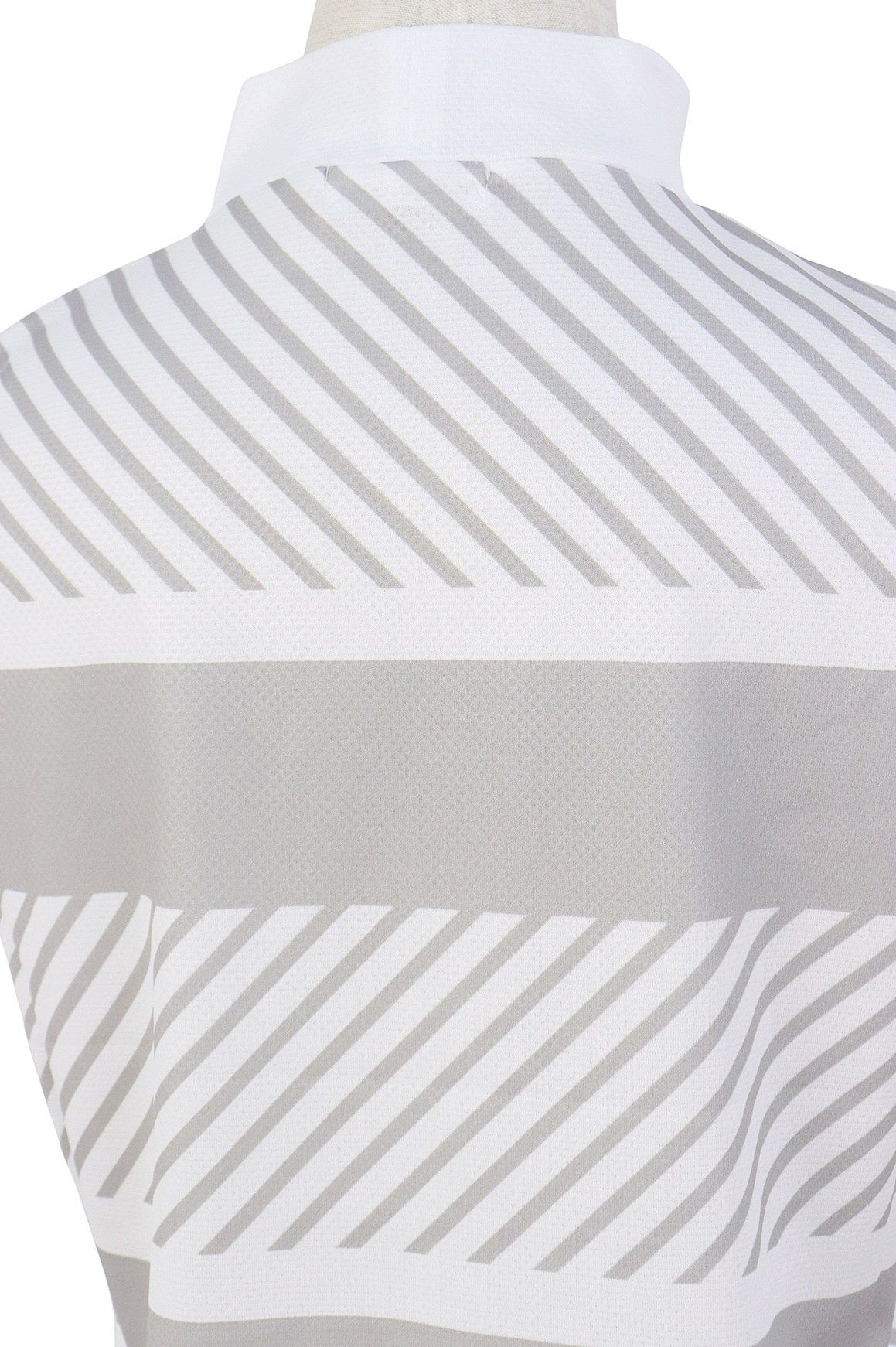 モナデルソルのハイネックシャツ