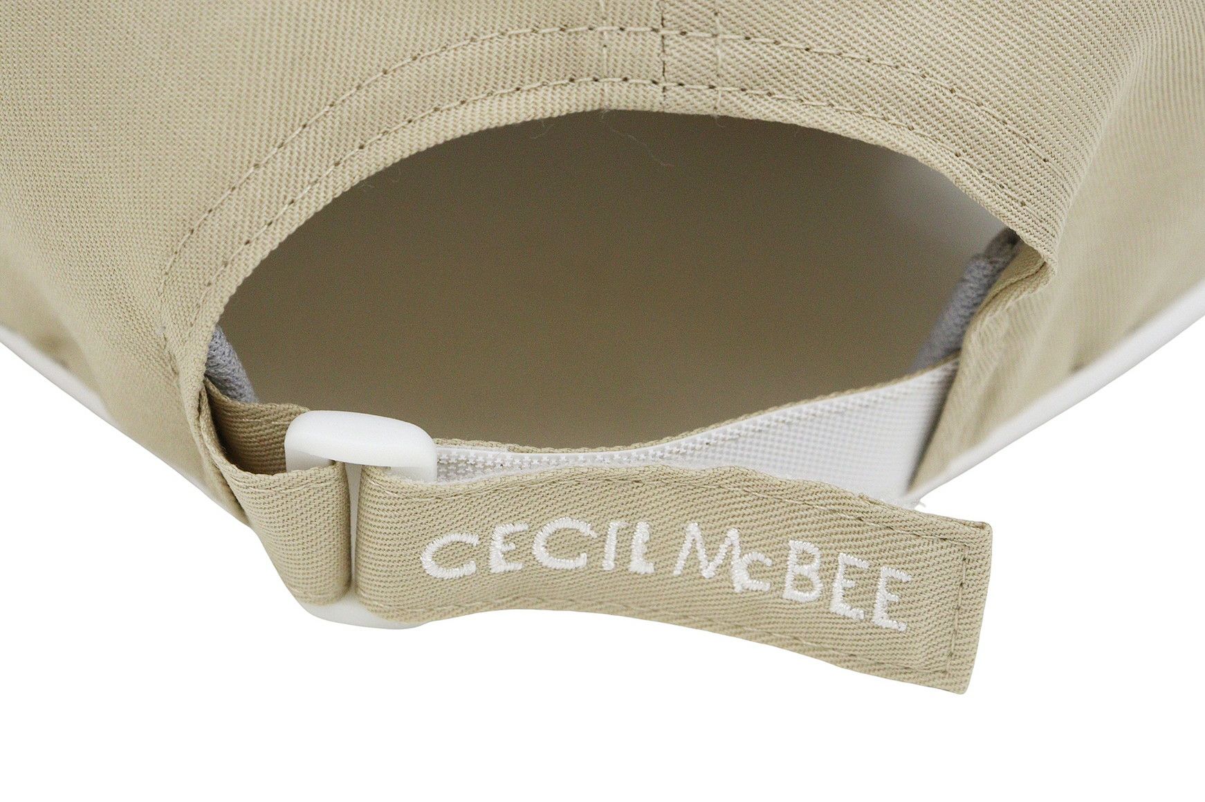 セシルマクビーグリーンのキャップ