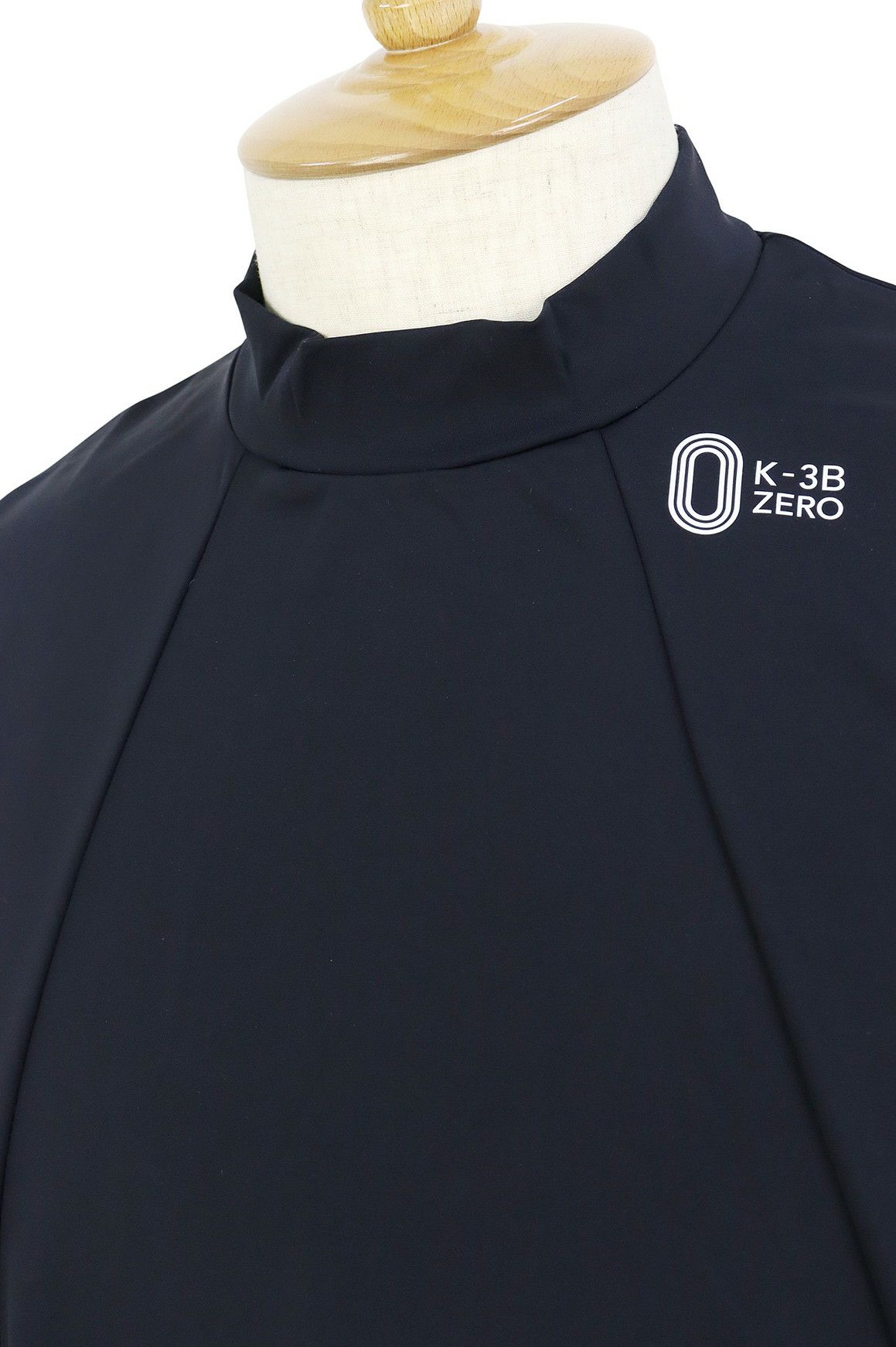 ケースリービーゼロのハイネックシャツ