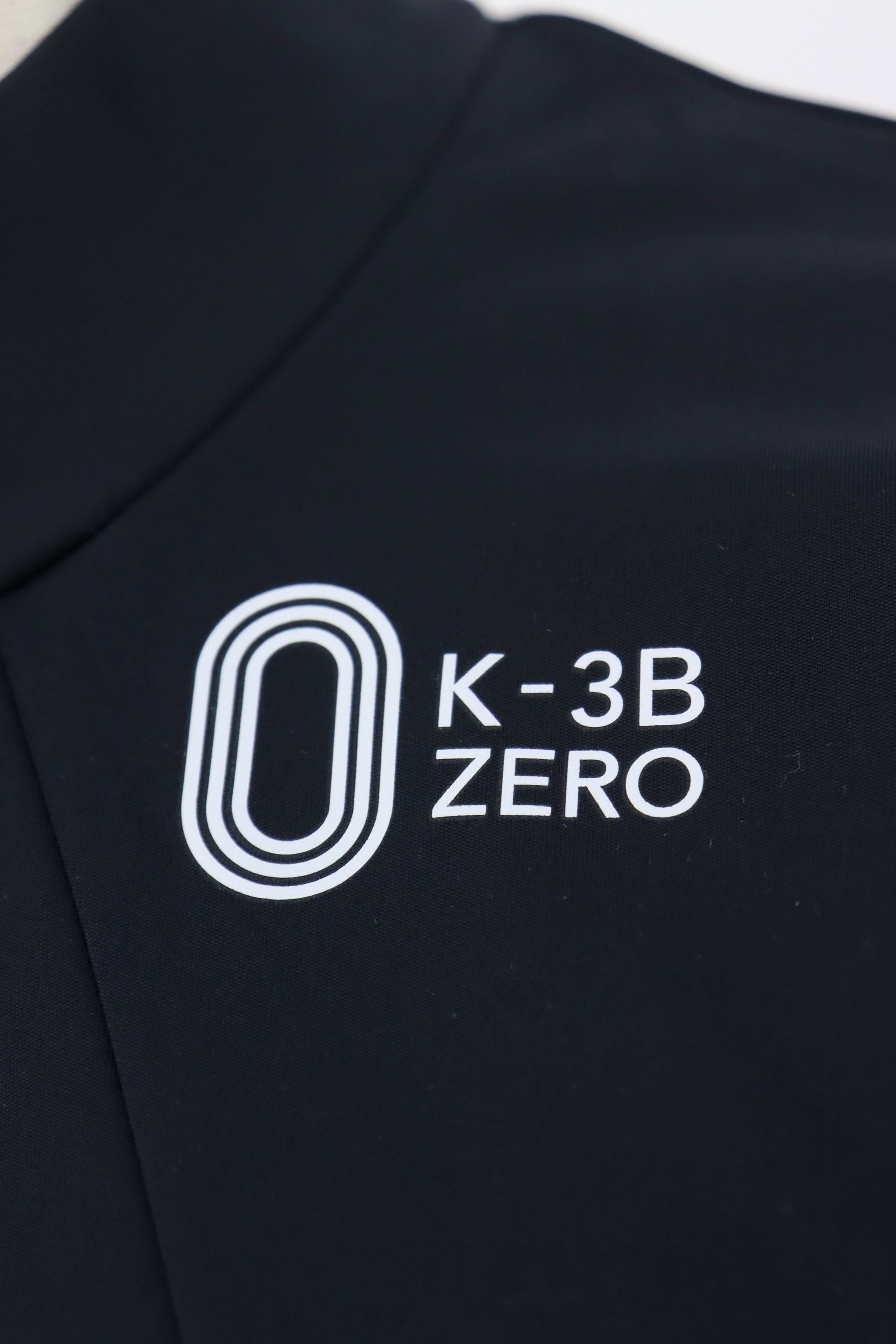 ケースリービーゼロのハイネックシャツ