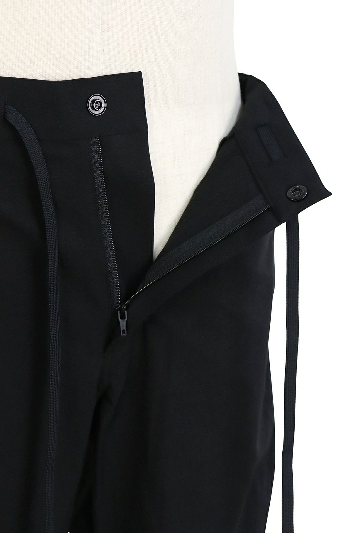 ケースリービーゼロのパンツ