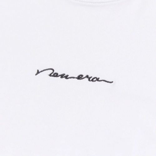 ニューエラのTシャツ