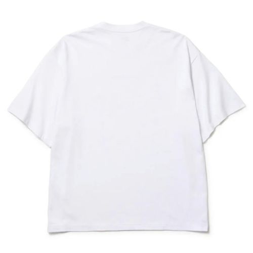 ニューエラのTシャツ