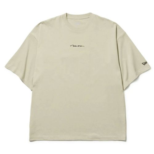 ニューエラのTシャツ