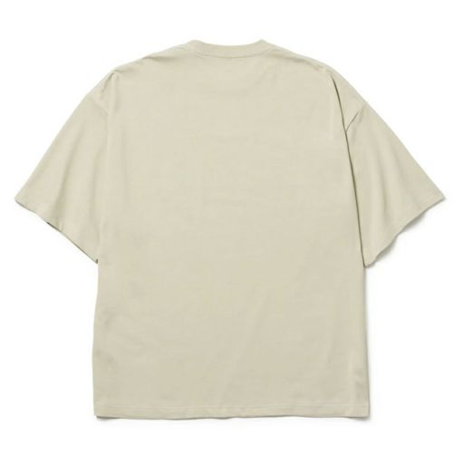 ニューエラのTシャツ