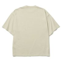ニューエラのTシャツ