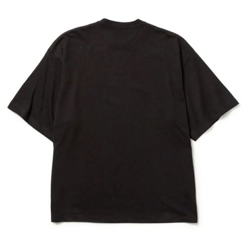 ニューエラのTシャツ