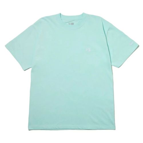 ニューエラのTシャツ