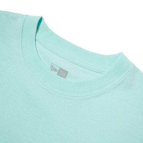 ニューエラのTシャツ