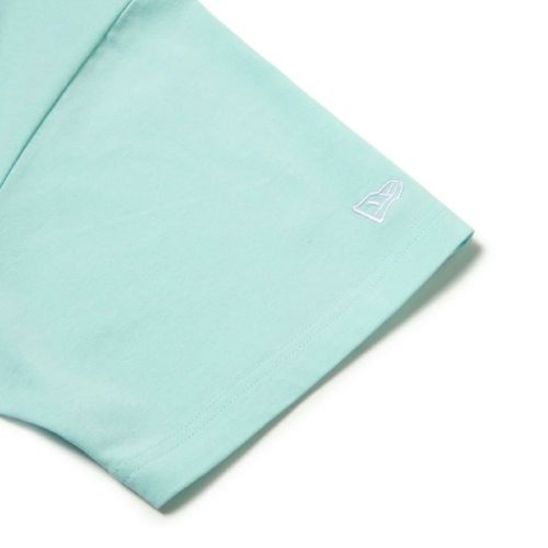 ニューエラのTシャツ