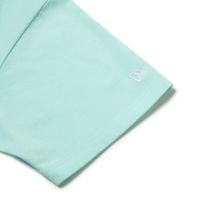 ニューエラのTシャツ