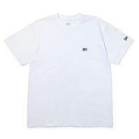 ニューエラのTシャツ