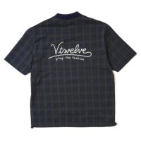 V12のハイネックシャツ