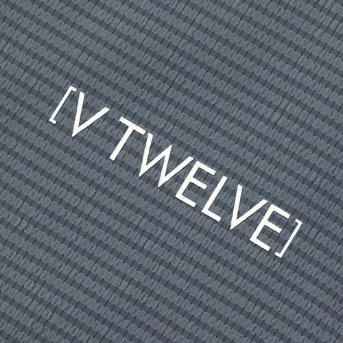 V12のポロシャツ