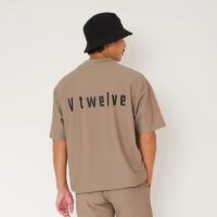 V12のハイネックシャツ