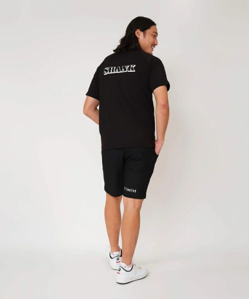 V12のTシャツ