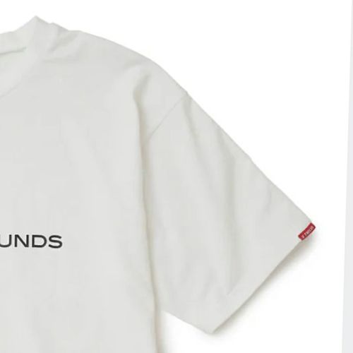 ヴィトゥエルブのTシャツ
